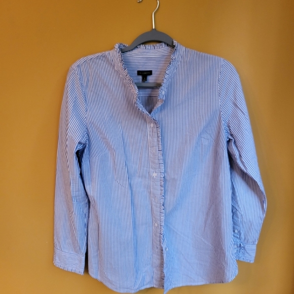 Like new: Talbots ruffle collar button up shirt sz women's M - Picture 4 of 4